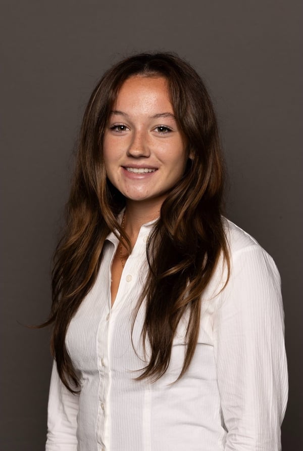 Lindseys Headshot 1